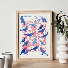 Affiche murale oiseaux I Believe I Can Fly dans un cadre en bois clair