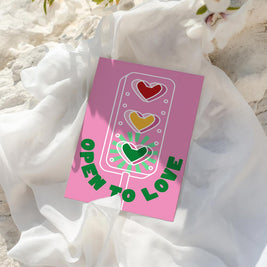 Affiche Open to Love avec illustration graphique de feu tricolore en forme de cœur
